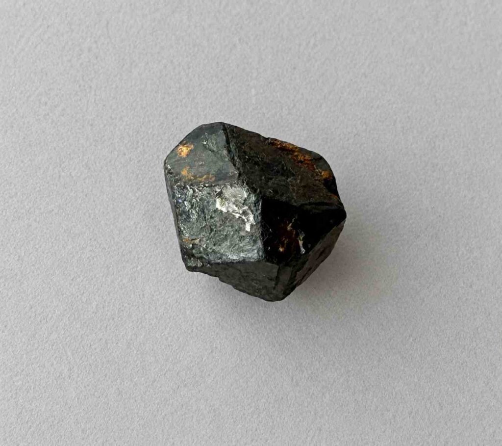 Uraninite crystal from Swamp Quarry #1, Topsham, Maine, 8mm